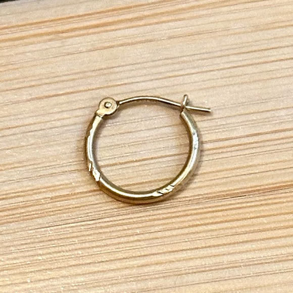 Vintage 14K Solid Gold Hoop Earring - Picture 2 of 5